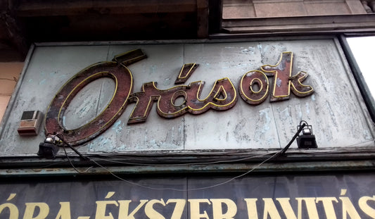 Fading Signs of Time